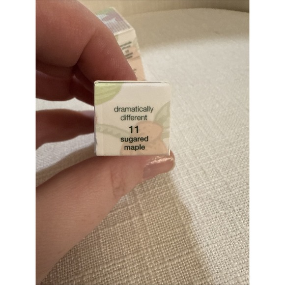 Clinique Dramatically Different Shaping Colour Lipstick-sugared Maple 11 -NIB - Picture 6 of 7